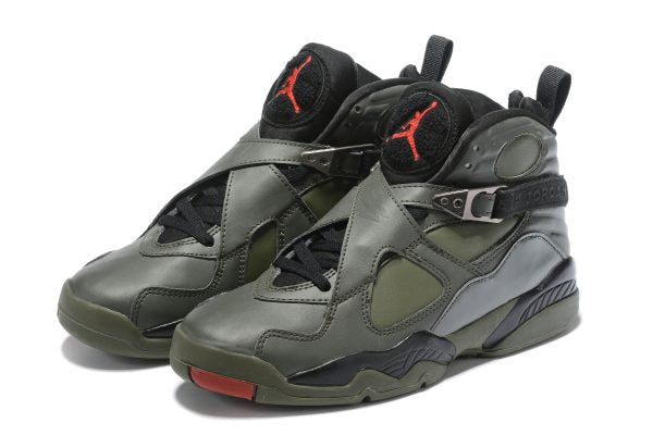 Air Jordan Retro 8 en color negro y verde oliva