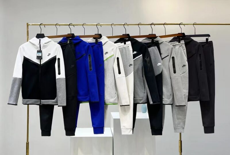 CONJUNTO NIKE TECH FLEECE BLANCO