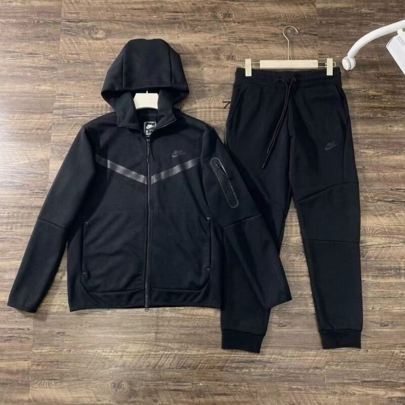 CONJUNTO NIKE TECH FLEECE NEGRO