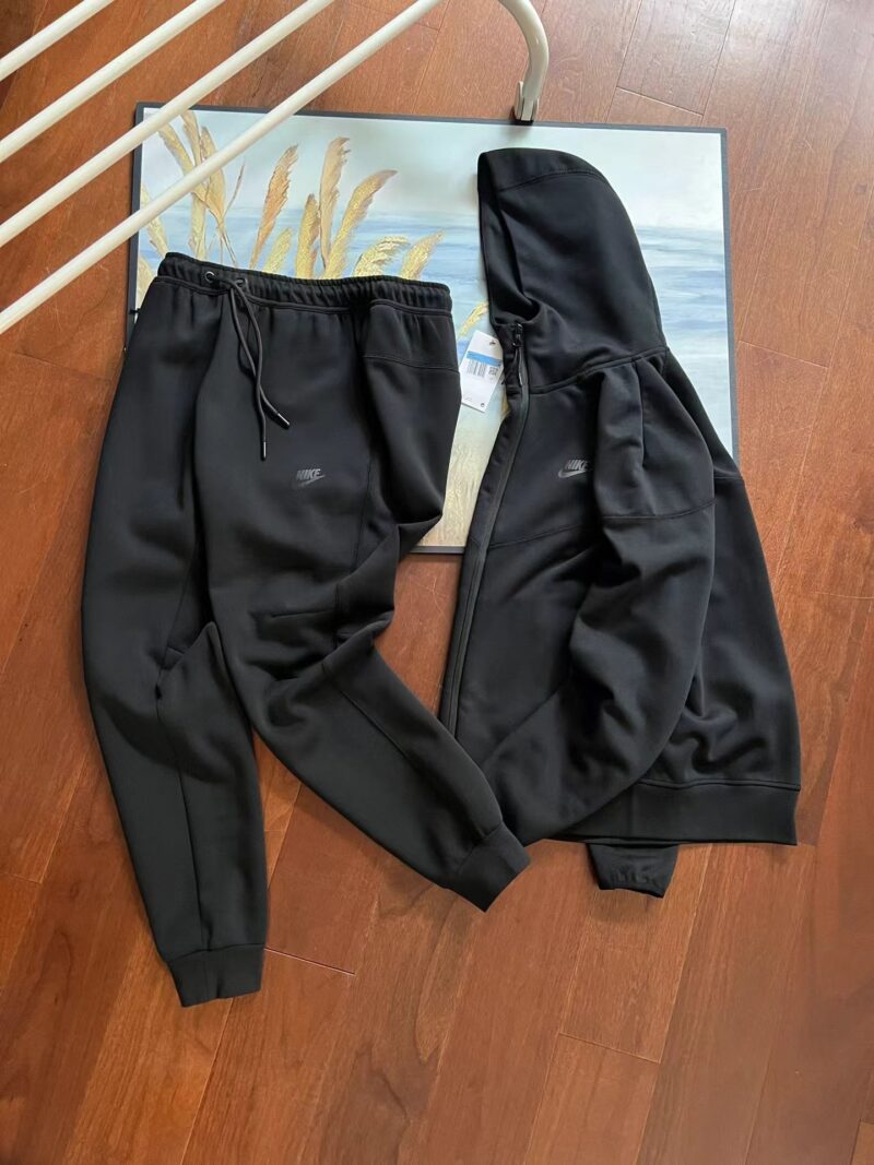 CONJUNTO NIKE TECH FLEECE NEGRO NEW GEN