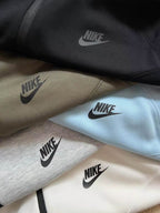 CONJUNTO NIKE TECH FLEECE NEGRO NEW GEN