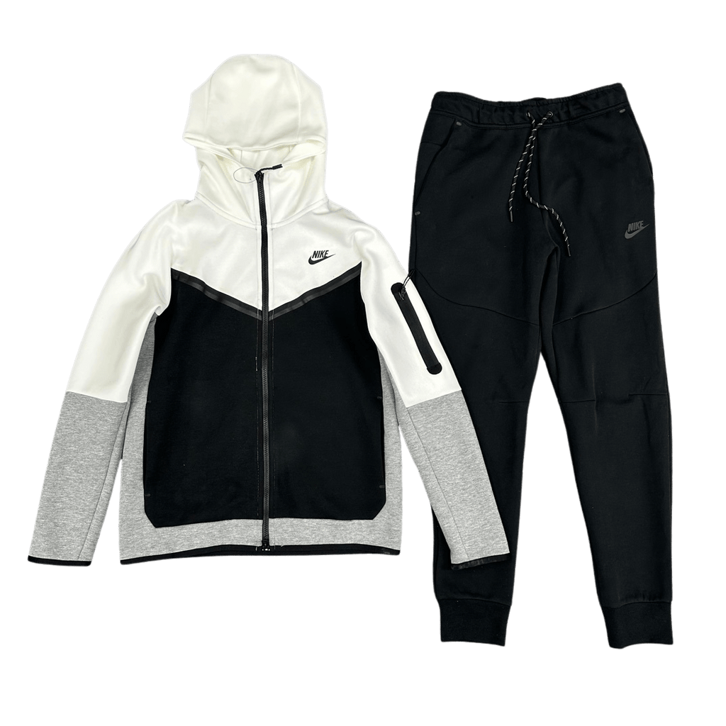 CONJUNTO NIKE TECH FLEECE BLANCO / NEGRO