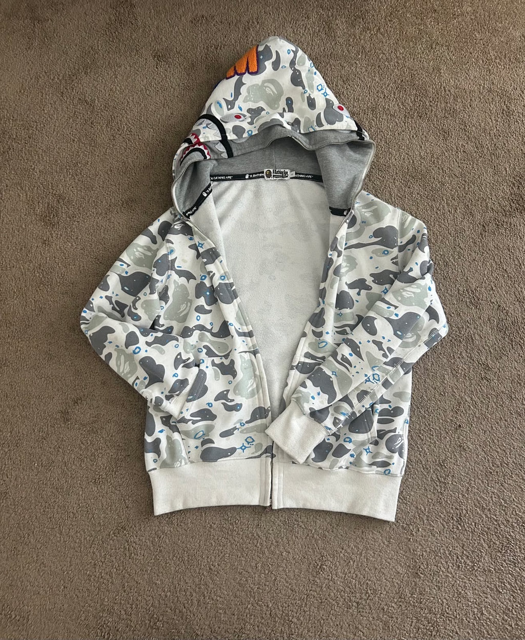 HOODIE BAPE GRIS CLARO